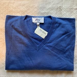 Men’s Brioni v-neck blue sweater